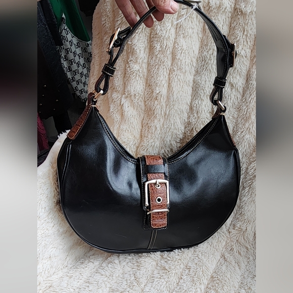 Sold - Picture 1 of 7